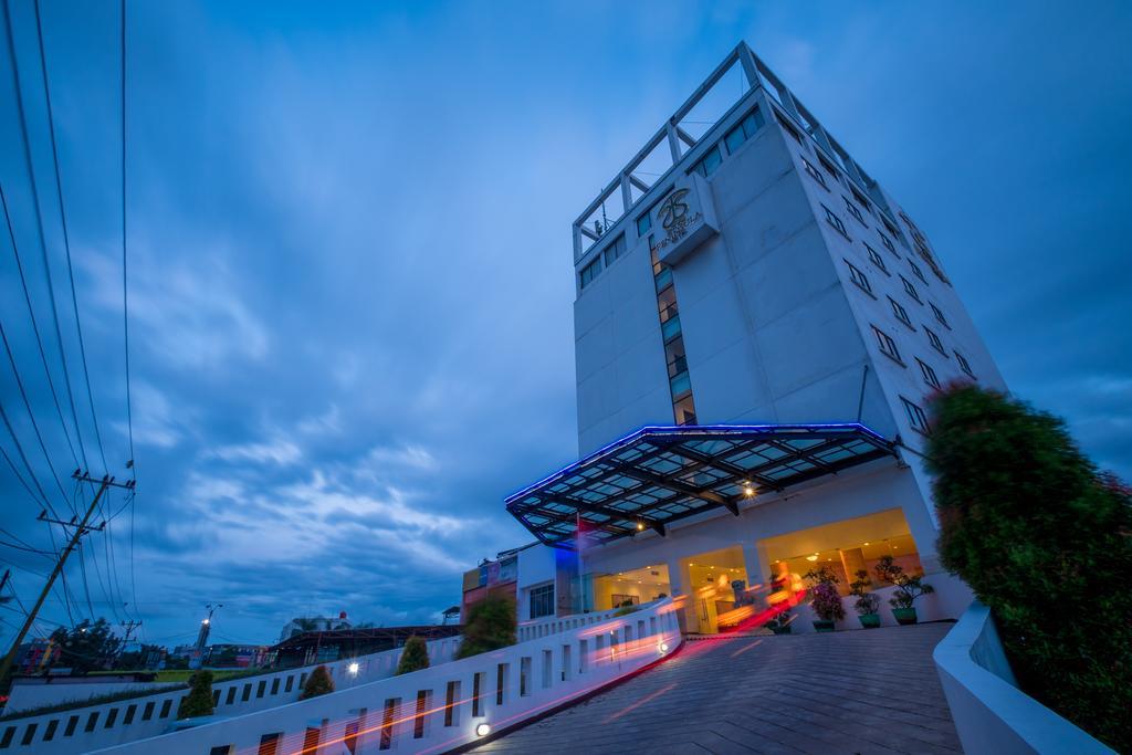 Sintesa Peninsula Hotel Palembang Extérieur photo