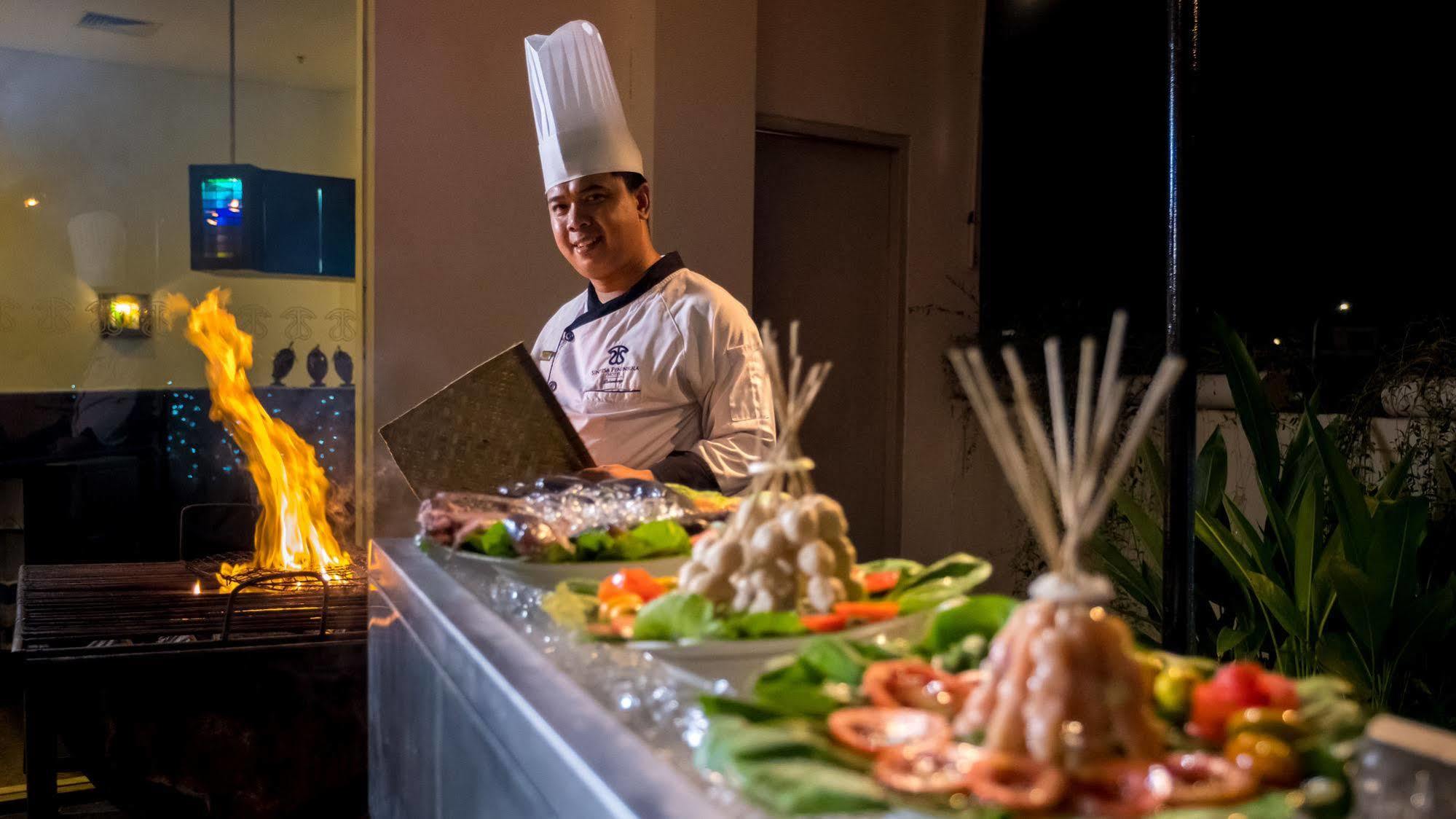 Sintesa Peninsula Hotel Palembang Extérieur photo