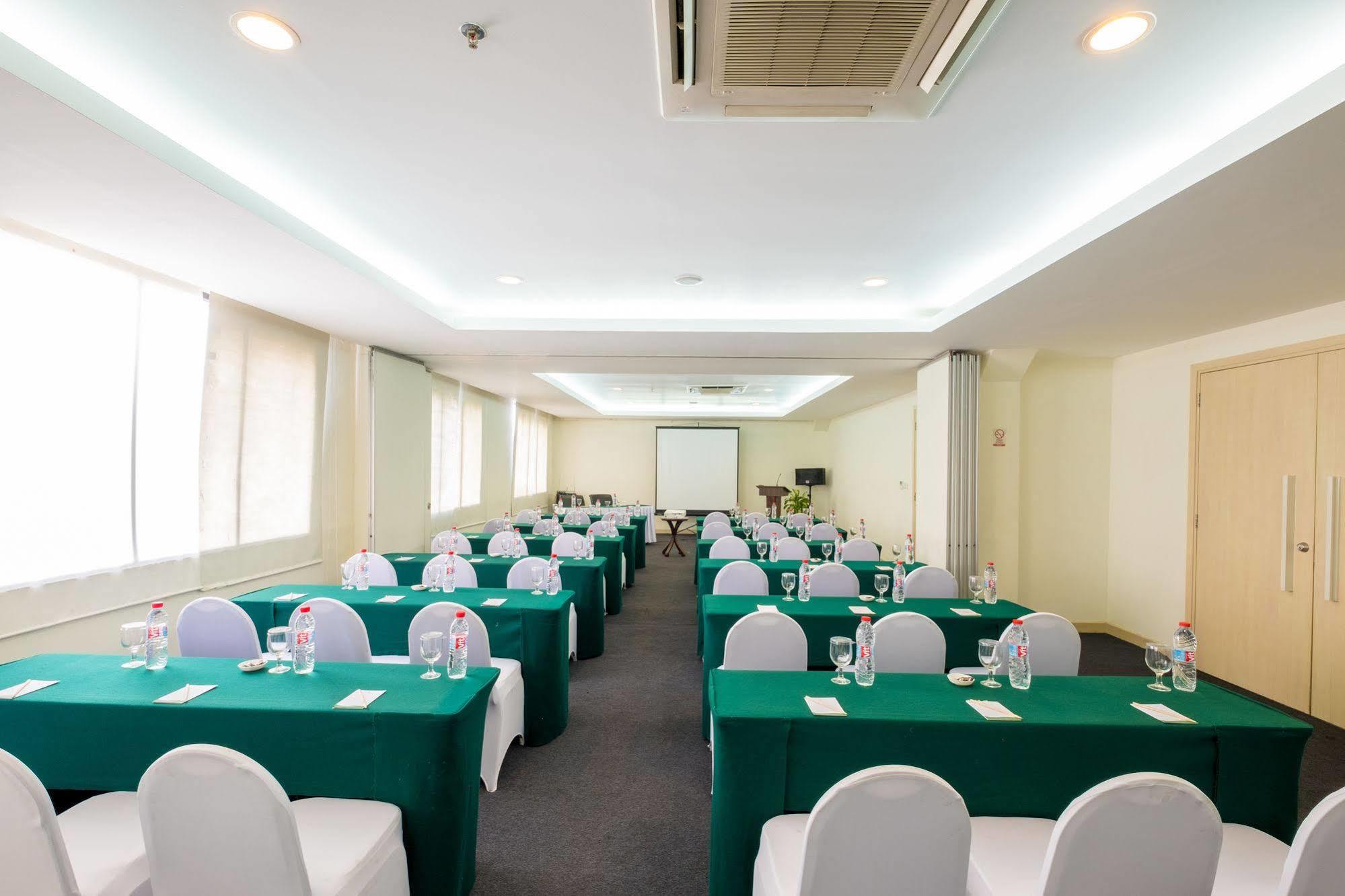 Sintesa Peninsula Hotel Palembang Extérieur photo
