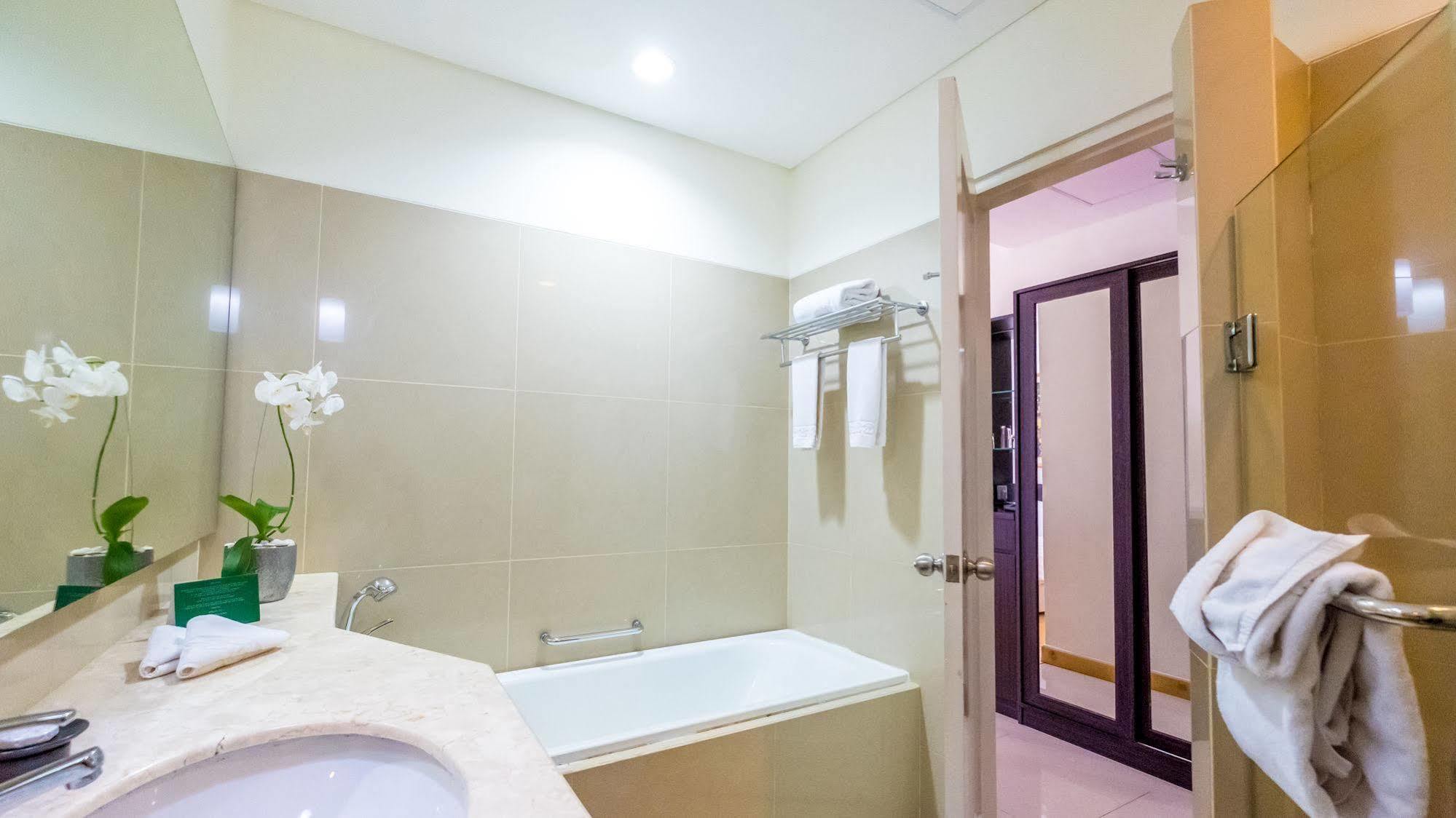 Sintesa Peninsula Hotel Palembang Extérieur photo