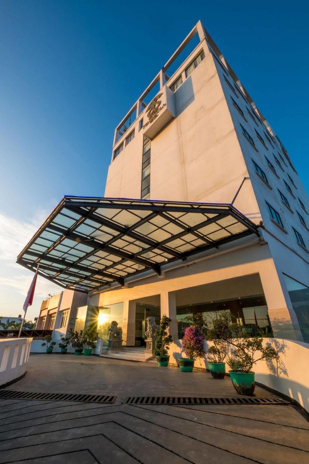 Sintesa Peninsula Hotel Palembang Extérieur photo